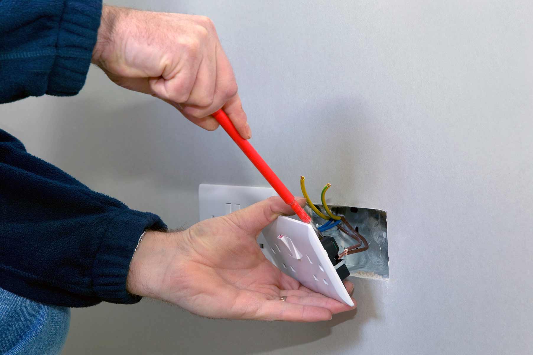 Our electricians can install plug sockets for domestic and commercial proeprties in Millwall and the local area. 